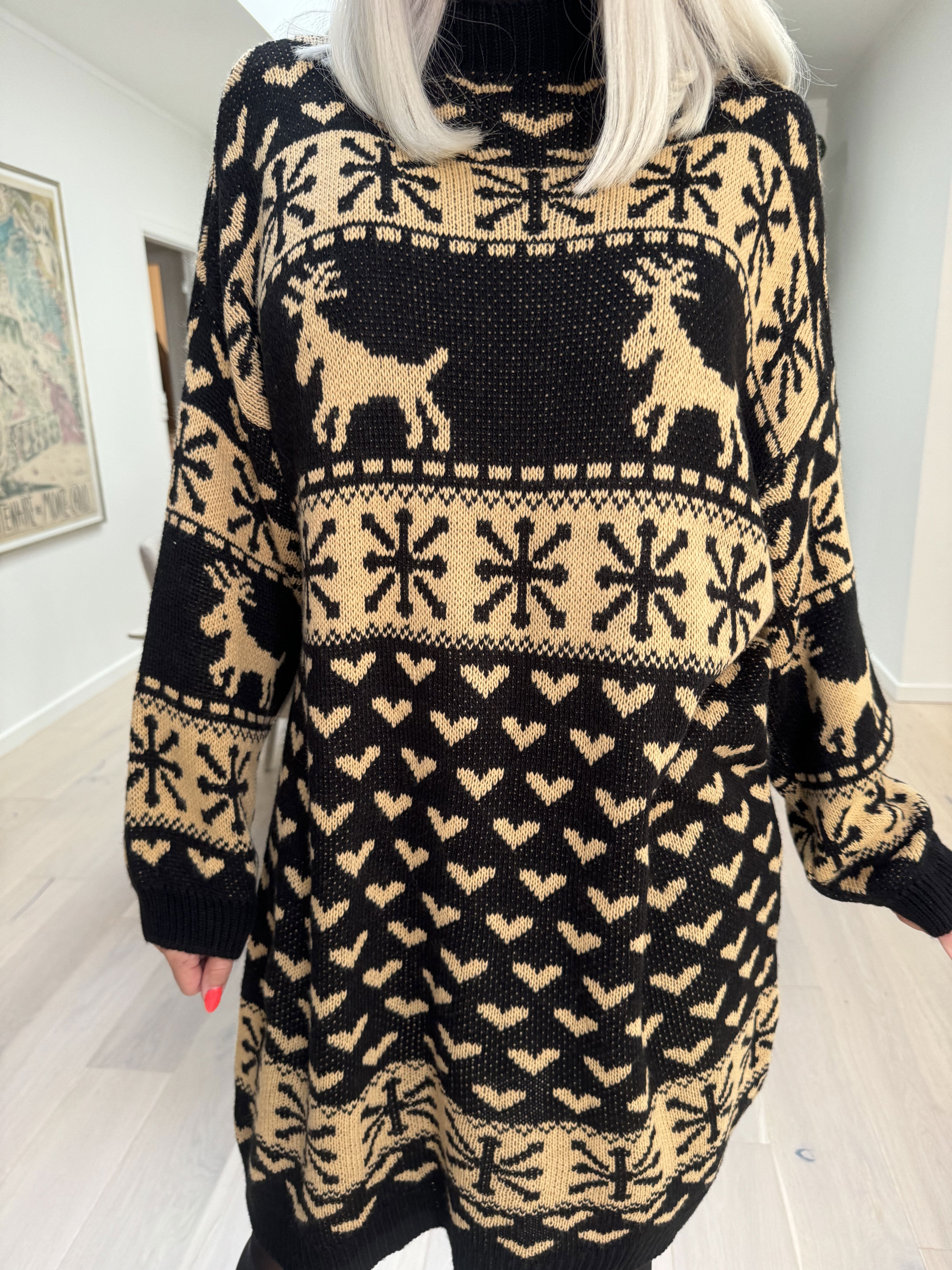 Rudolf - Söt stickad klänning med julmotiv